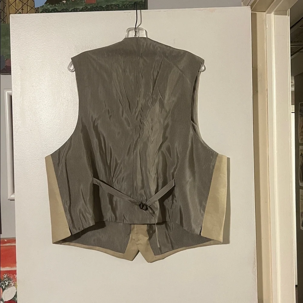 Vintage linen men’s vest. Striped back    Front pockets